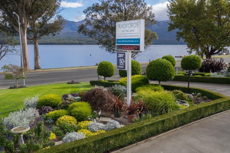 Radfords On The Lake Motel Te Anau Exterior photo